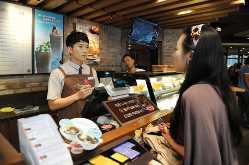 Nhiều bạn du học sinh Hàn Quốc lựa chọn công việc làm thêm trong các nhà hàng